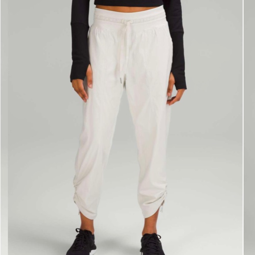 Lululemon Dance Studio Mid-Rise Cropped Pant Size 6